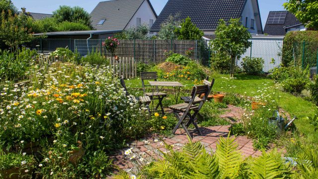 Transform Your Backyard Into a Dreamy Reading Retreat