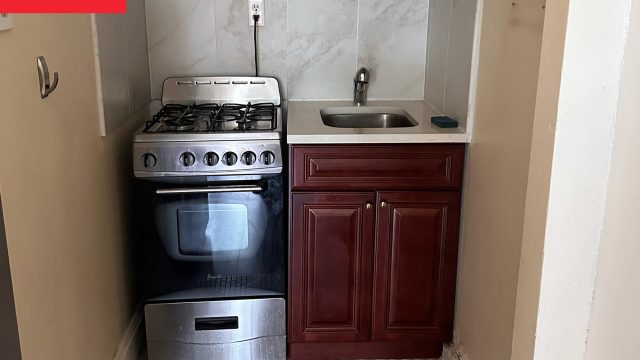 Transforming Tiny Spaces: How Color Choices Revitalize Small Kitchens