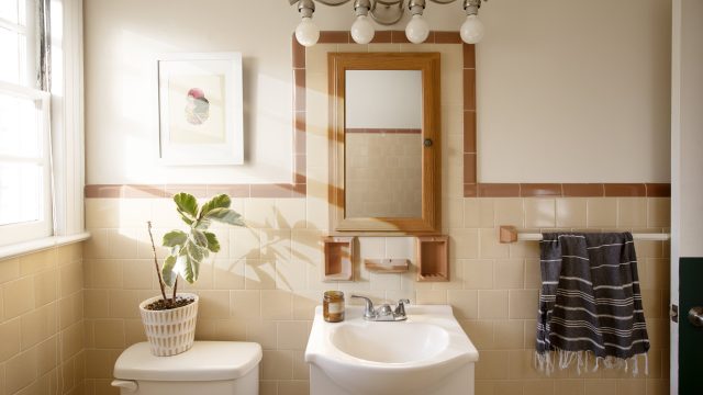 Why You Should Embrace Vintage Bathroom Features Today