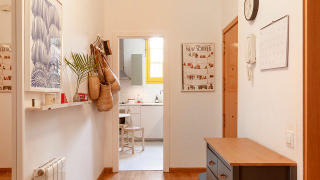 Maximize Your Space: Innovative Hooks for Entryway Organization